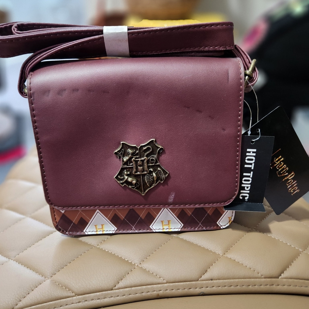 Hot Topic Maroon Hogwarts Crossbody Bag